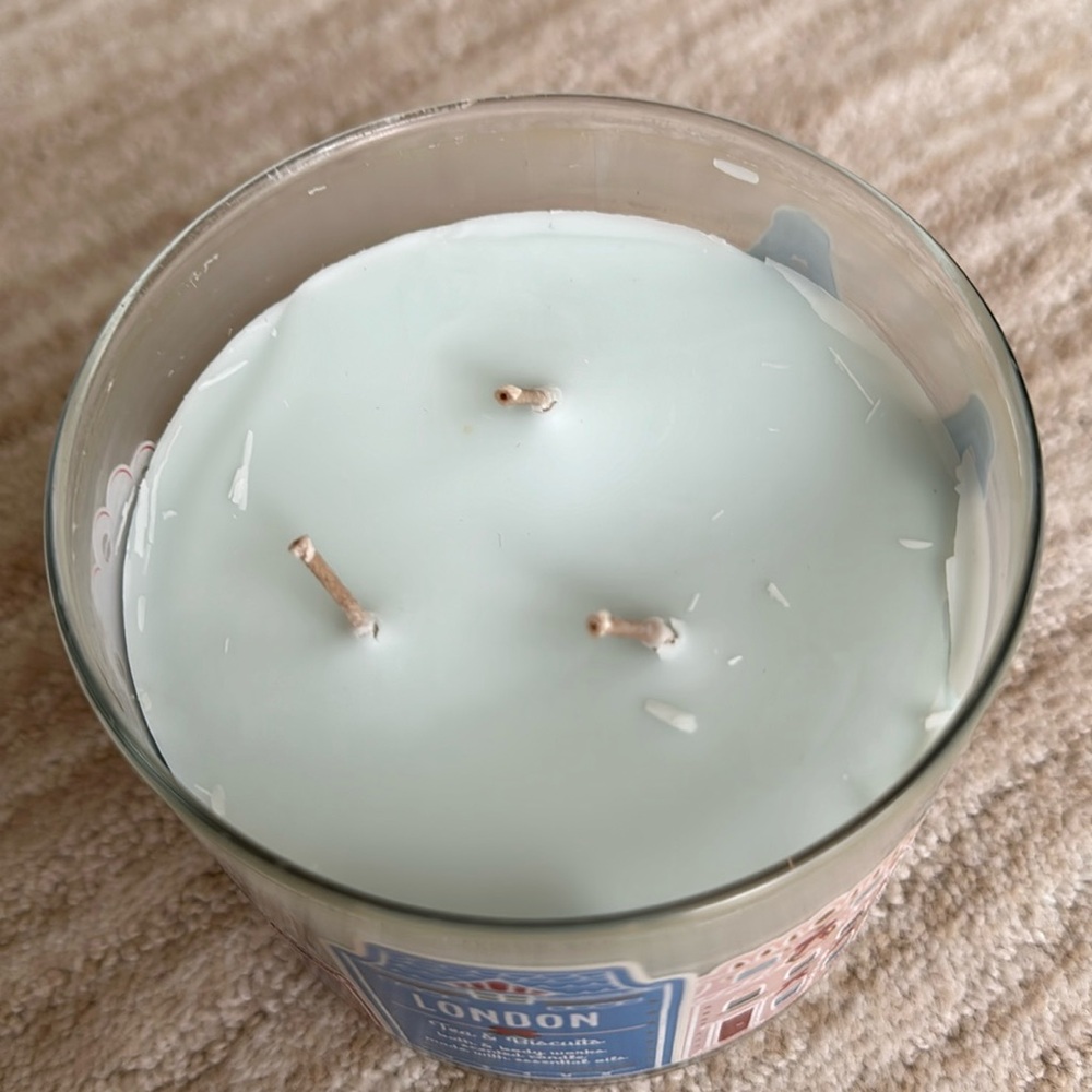 Bath And Body Works 3-wick Candle London Tea & Biscuits 14.5 Oz HTF Scent - Picture 5 of 16